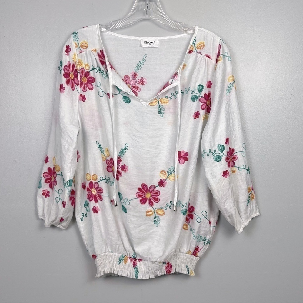 Kindred white floral embroidered peasant style 3/4 sleeve blouse, Medium.